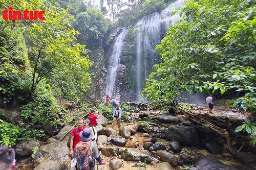 Hiking Lủng Páng mở hướng phát triển du lịch sinh thái ở Thái Nguyên