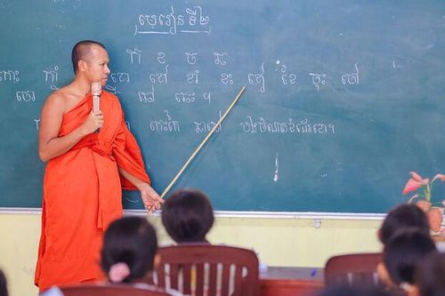 Mùa hè gieo chữ nơi phum, sóc