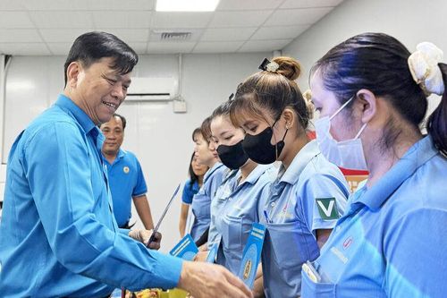 An Giang: Thăm, tặng quà đoàn viên, người lao động mắc bệnh hiểm nghèo, hoàn cảnh khó khăn