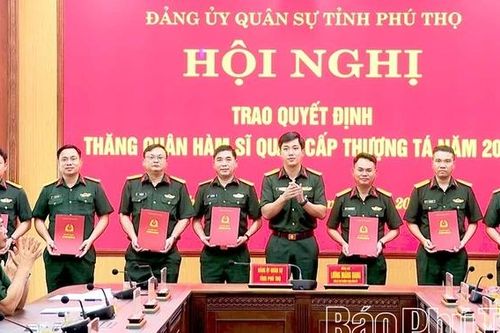33 đồng chí được thăng quân hàm Thượng tá