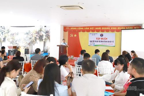 60 cán bộ y tế được tập huấn giao tiếp và quy tắc ứng xử