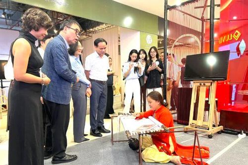 Kết nối di sản làng nghề Hà Nội với sáng tạo đương đại