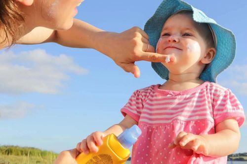 Chọn kem chống nắng cho trẻ đừng chỉ nhìn SPF: 5 tiêu chí quan trọng giúp bảo vệ làn da