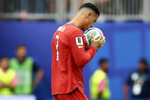 Chi tiết đặc biệt trên áo đấu của Ronaldo