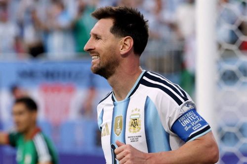 Huyền thoại Ronaldo: 'Phải chấp nhận Messi là số một'