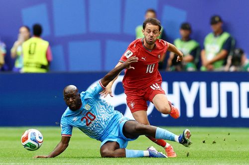 Tân binh Real Madrid bị thay ra sau 45 phút
