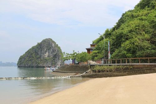 Bãi biển kín tiếng 'đẹp nhất thế giới' ở Việt Nam sắp đón khách