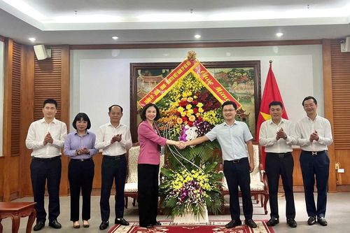 Lãnh đạo thành phố Hà Nội chúc mừng Bộ VHTTDL nhân kỷ niệm 101 năm Ngày Báo chí Cách mạng Việt Nam