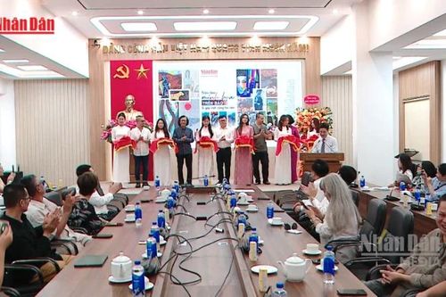 [Video] Triển lãm 'Minh họa trên báo' tôn vinh giá trị mỹ thuật báo chí