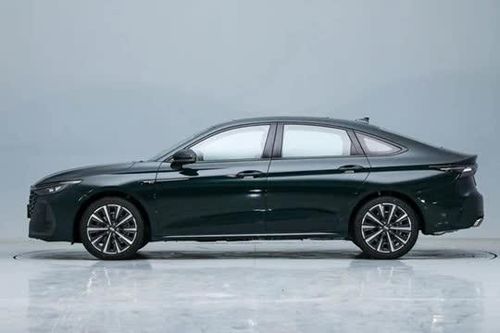 Xe sedan hạng C công suất 254 mã lực, giá từ 435 triệu đồng