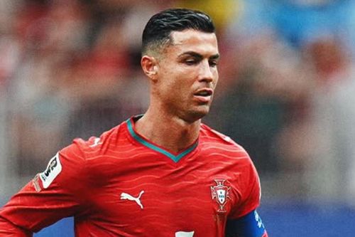 Messi bay cao, Ronaldo chạm đáy