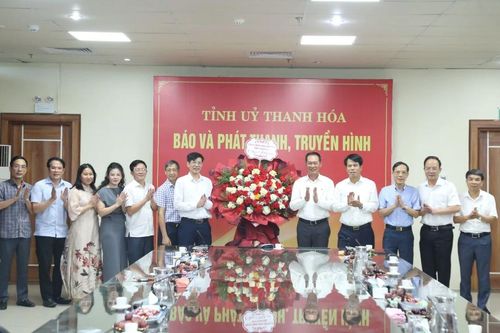 Phó Bí thư Tỉnh ủy Trịnh Tuấn Sinh chúc mừng Báo và Phát thanh, truyền hình Thanh Hóa nhân Ngày Báo chí Cách mạng Việt Nam