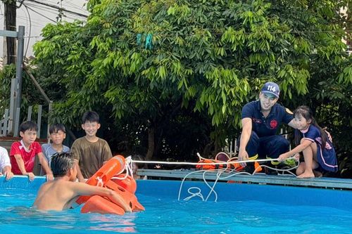 An toàn cho trẻ dịp hè