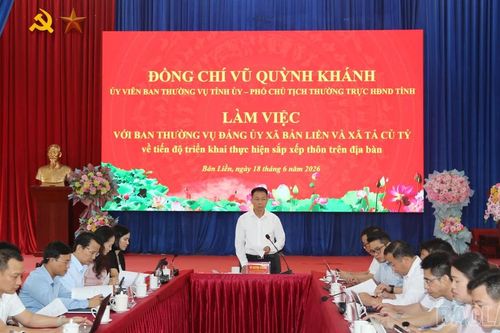 Phó Chủ tịch Thường trực HĐND tỉnh Vũ Quỳnh Khánh làm việc với Ban Thường vụ Đảng ủy xã Tả Củ Tỷ và xã Bản Liền về công tác sắp xếp thôn