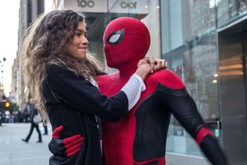 'Người nhện' Tom Holland và Zendaya chính thức về chung một nhà