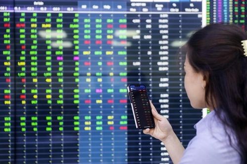 Cổ phiếu Vingroup thăng hoa, VN-Index tăng hơn 24 điểm