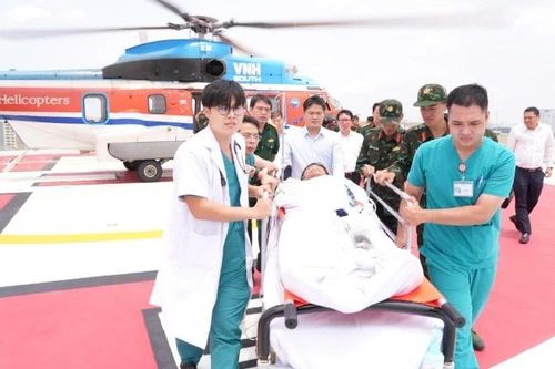 Đưa bệnh nhân nguy kịch về đất liền an toàn để tiếp tục điều trị
