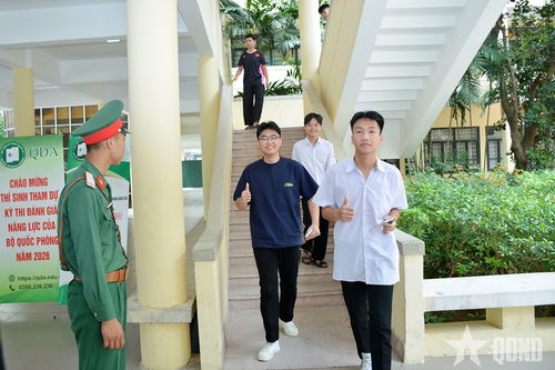 Thí sinh hoàn thành ca thi đầu tiên kỳ thi đánh giá năng lực của Bộ Quốc phòng