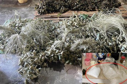 Bánh ú tro 'ngậm' hàn the
