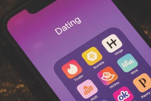 [GALLERY 53% người trẻ kiệt sức vì app hẹn hò, tình yêu thua thuật toán?