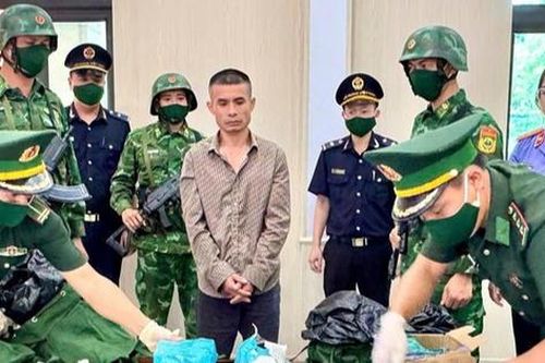 Bắt 2 đối tượng vận chuyển 27 kg ma túy qua biên giới