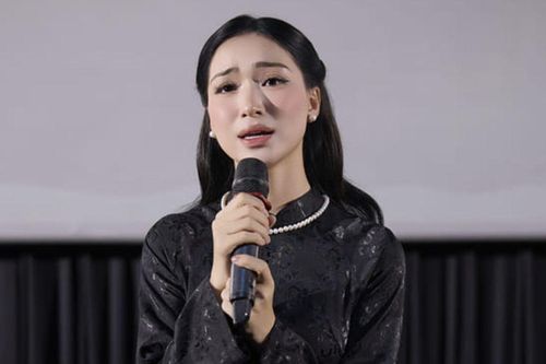 Hòa Minzy nghẹn ngào: 'Tiễn em đoạn đường cuối, yên nghỉ em nhé'