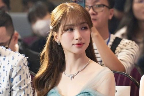 Về quê Hòa Minzy ngắm mùa sen đẹp nhất Bắc Ninh