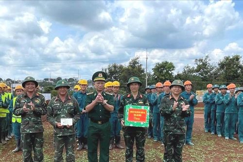 Tăng tốc thi công trường học cho con em đồng bào biên giới