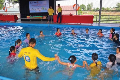 Nỗ lực dạy bơi miễn phí
