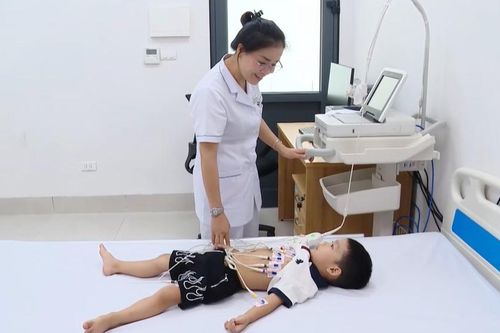 Trẻ dưới 6 tuổi phải được khám sức khỏe định kỳ 1 năm 1 lần
