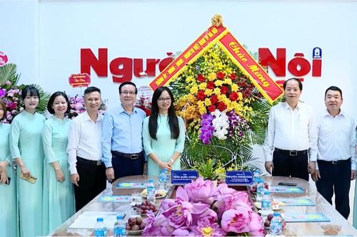 Trưởng ban Tuyên giáo và Dân vận Thành ủy Hà Nội chúc mừng các cơ quan báo chí