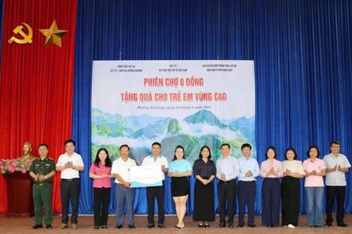 Gần 2,4 tỷ đồng hỗ trợ trẻ em có hoàn cảnh khó khăn tại 'Phiên chợ 0 đồng'