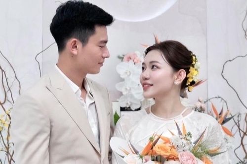 Tuyển thủ Việt Nam đến nhà hỏi cưới 'chị đẹp' hot girl