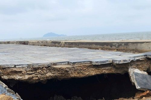 Thanh Hóa khẩn trương tìm nguyên nhân kè biển Hải Tiến sụt lún sau loạt bão lớn