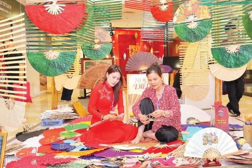 Bắc cầu sáng tạo nâng tầm di sản làng nghề