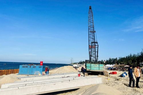 Huy động nguồn lực để thi công các dự án kè khẩn cấp