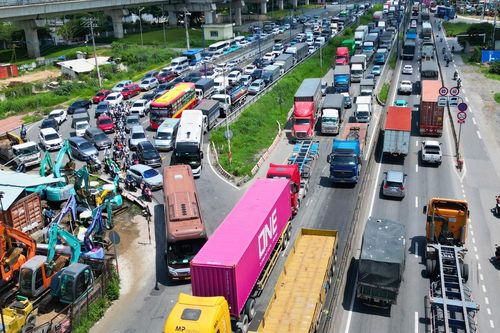 Quốc lộ 1 ùn tắc 5km vì 'điểm nghẽn' ở cửa ngõ phía Đông TPHCM
