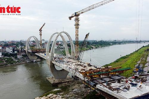 Cầu Đuống mới thành hình bên cầu cũ sắp tháo dỡ