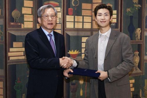 Trưởng nhóm BTS được trao vai trò chưa nghệ sĩ nào từng có tại Hàn Quốc