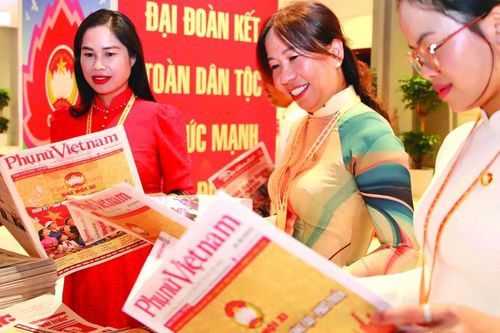 Báo chí - Từ 'người đưa tin' đến 'người kiến tạo niềm tin'