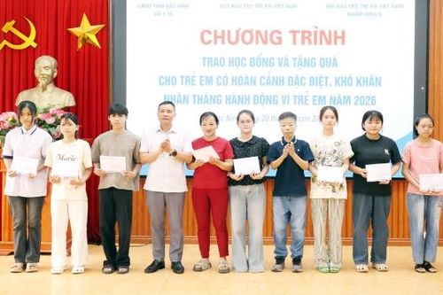 Bắc Ninh: 21 trẻ em có hoàn cảnh khó khăn được nhận học bổng