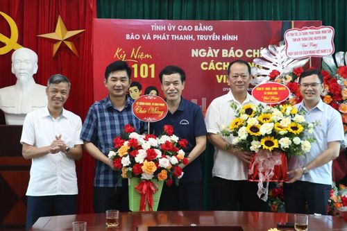 Các địa phương đến chúc mừng Báo và Phát thanh, truyền hình Cao Bằng nhân Ngày Báo chí Cách mạng Việt Nam