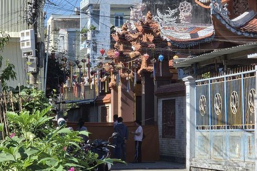 Phát hiện thi thể trẻ sơ sinh trước cổng chùa ở Quảng Ngãi
