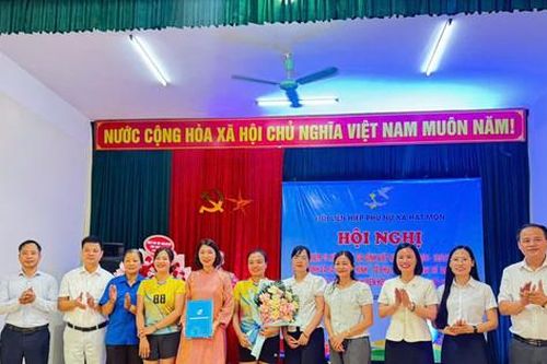 Xã Hát Môn: Ra mắt mô hình 'Tổ phụ nữ kinh doanh số Tam Thuấn'
