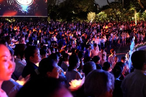 Hàng nghìn người xúc động tưởng niệm đồng bào ra đi trong đại dịch Covid-19