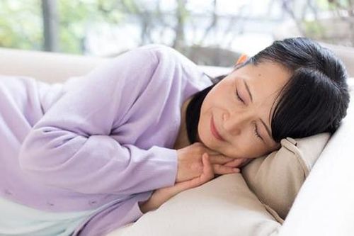 Người lớn tuổi ngủ trưa vào lúc nào tốt nhất?