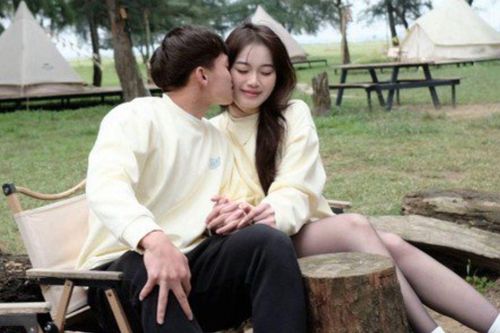 Vợ Hồ Văn Cường ngày càng xinh đẹp sau khi sinh con