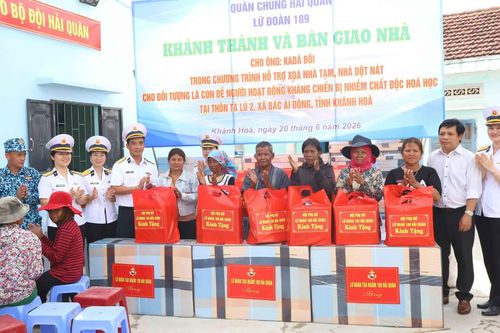 Lữ đoàn 189 bàn giao nhà ở cho gia đình chính sách
