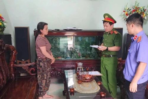 Khởi tố 3 đối tượng sản xuất hơn 2 tấn miến giả