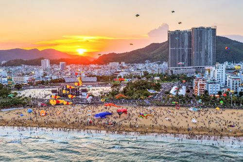 Ngắm diều khổng lồ hình độc lạ bay rợp trời Quy Nhơn